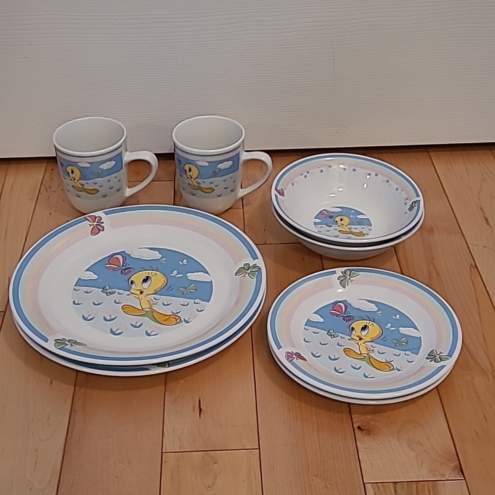 Gibson Looney Tunes tweety bird plates, bowls, and mugs